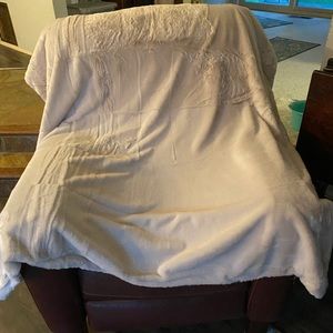 UnHide beige blanket